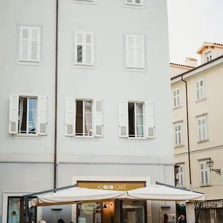 Monolocale Marina In Centro Storico Triëst